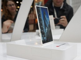 LG-demonstrates-5-inch-display-with-1mm-bezel2 LG-demonstrates-5-inch-display-with-1mm-bezel2