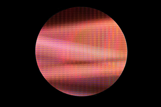 Broadwell _14nm_Wafer_Dark