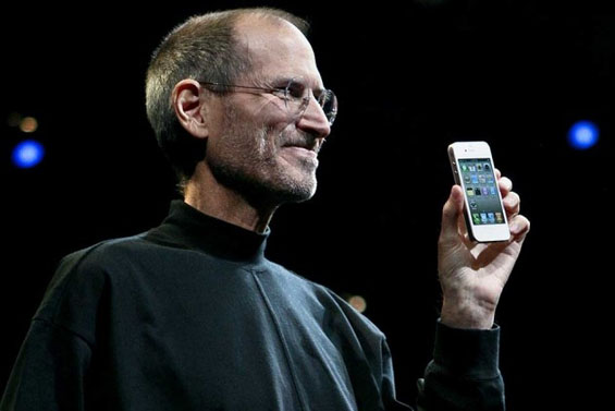 Steve_Jobs_iPhone4