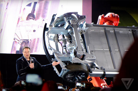 Elon_Musk_presents_Tesla